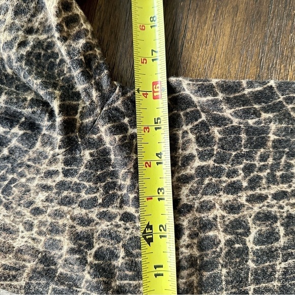 Animal Print Kenneth Cole Cardigan Mob Wife Boho Y2K  Size Small EUC - Picture 3 of 8